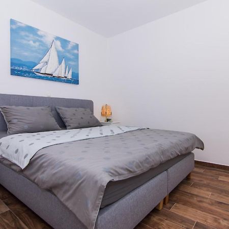 Apartments Lumini Трогір Екстер'єр фото